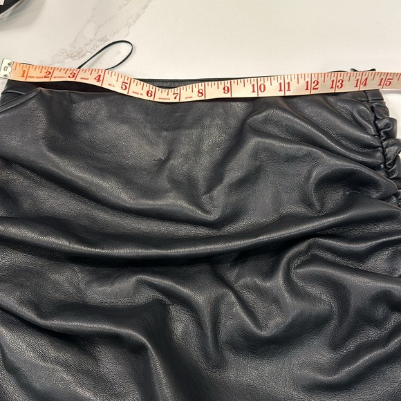 NWT Lucy Paris faux leather skirt with side ruching and zipper  Medium - Picture 4 of 7